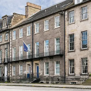 Отель Travelodge Queen Street